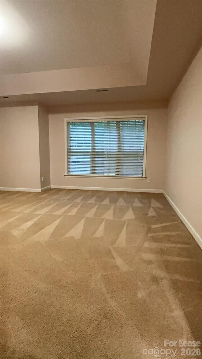Building Photo - 6025 Oakridge Ct