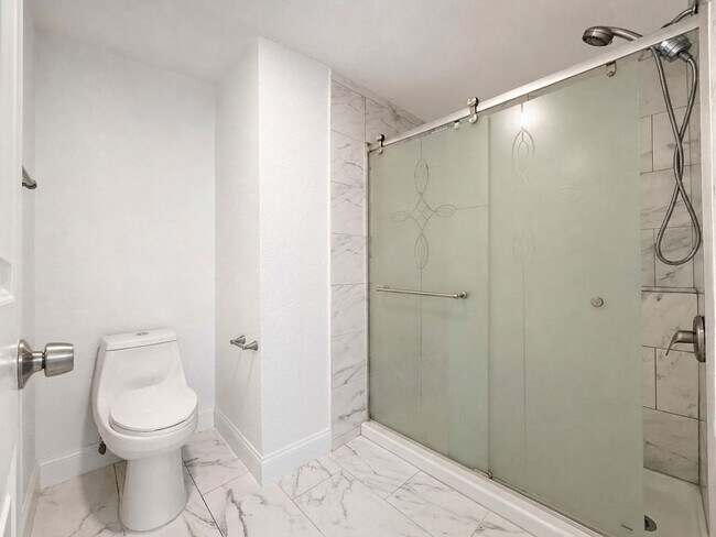 Building Photo - 3-bedroom + den, 2-bath condo at The Tides at Pelican Landing