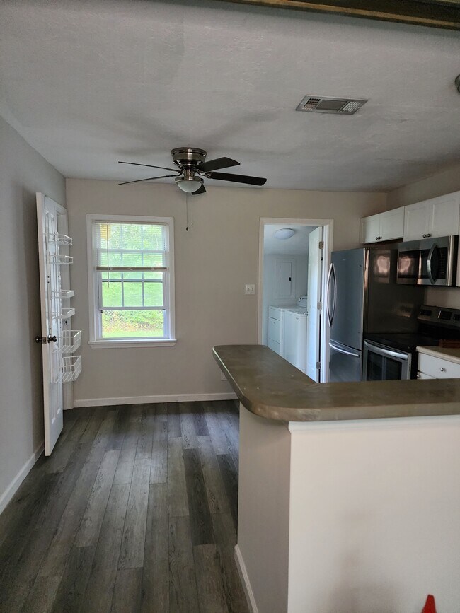 Building Photo - 4020 Southern Cross