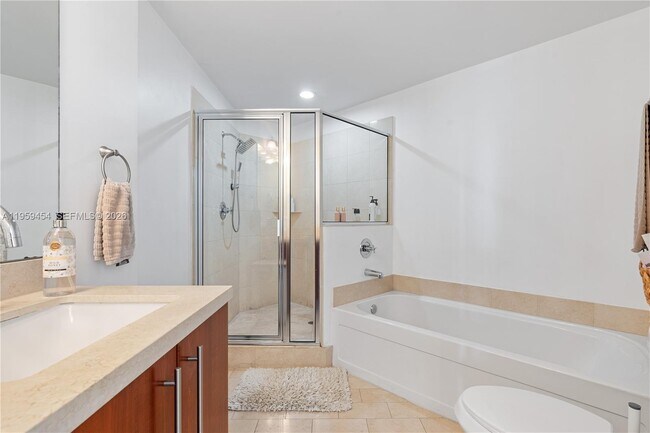 Building Photo - 1111 SW 1st Ave