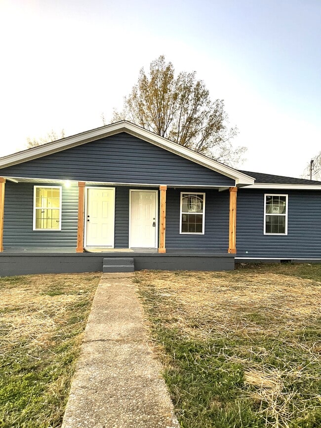 Building Photo - 633 Colonette Dr