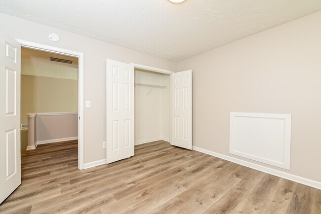 Building Photo - 313 Sarasota Ln