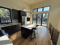 Building Photo - Modern 2 Bed, 2 Bath Just West of Century