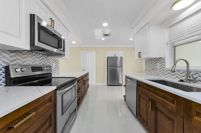 Building Photo - Charming 3 bedroom 2 bath in North Clearwa...