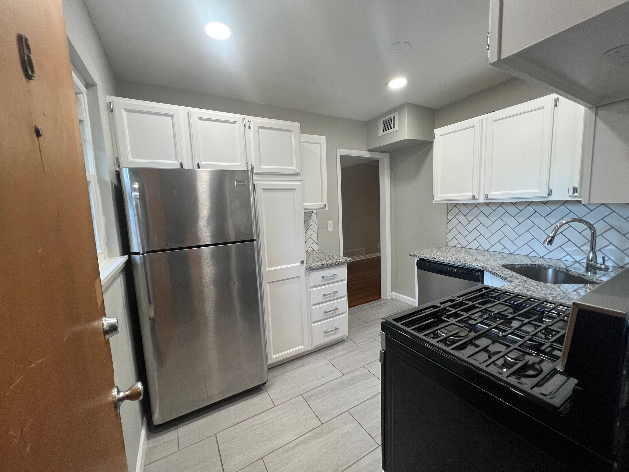 Kitchen. - 3660 Peachtree Rd NE