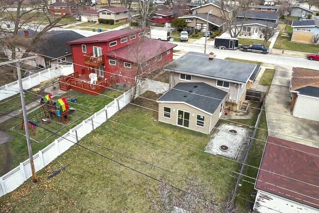 Building Photo - Miller Beach Living FREE Application Fee !