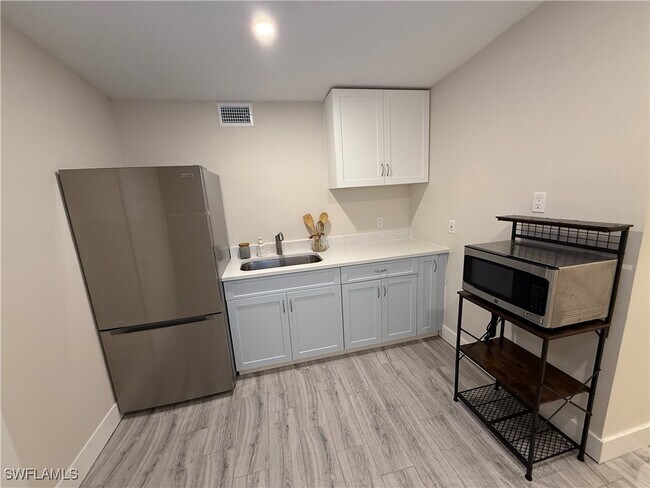 Building Photo - 6070 Lancewood Way