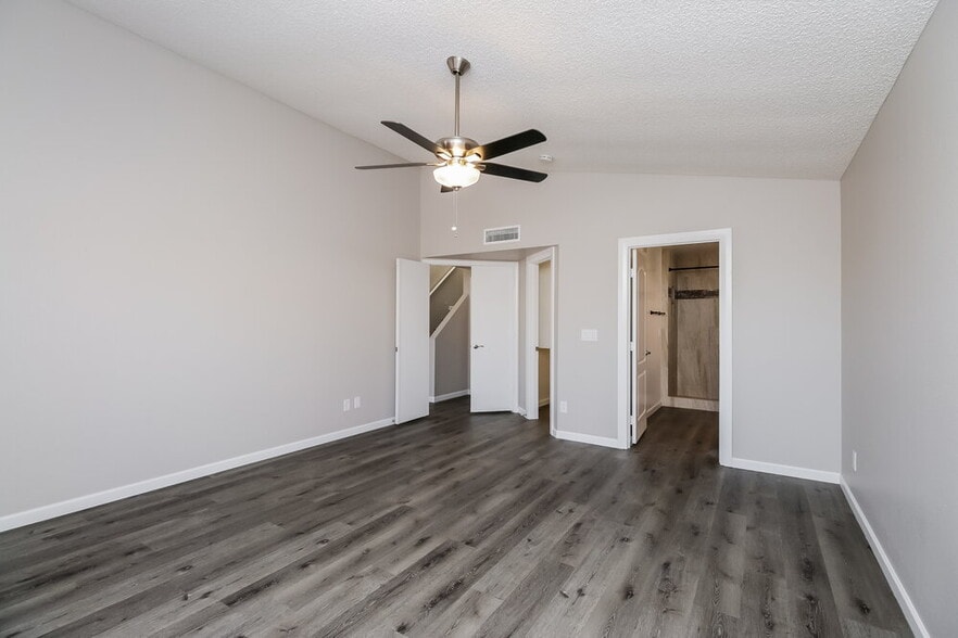 Building Photo - 4550 E Harmony Ave