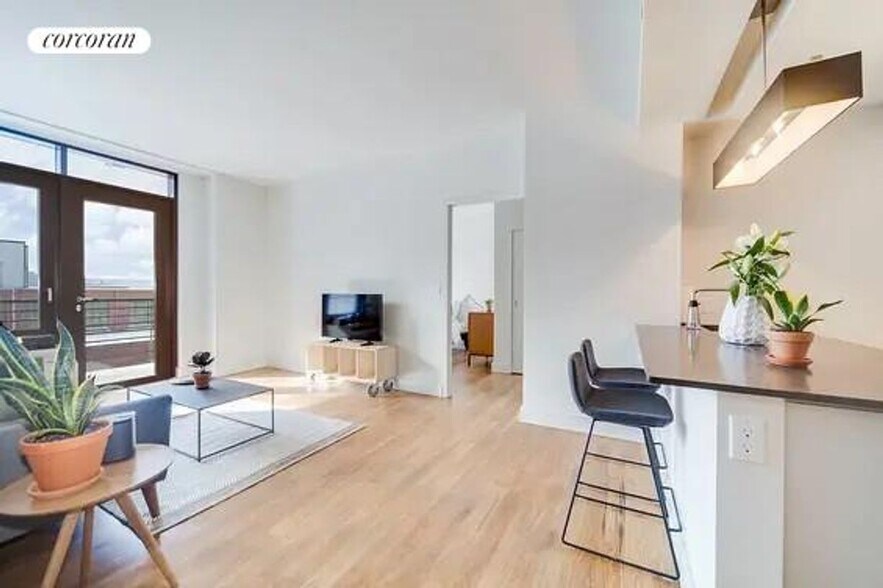 Building Photo - 595 Baltic St