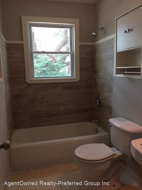 Building Photo - 2 br, 1 bath House - 633 Windermere Blvd.