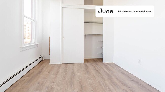 Building Photo - Room in Shared 4 bed/1 bath home