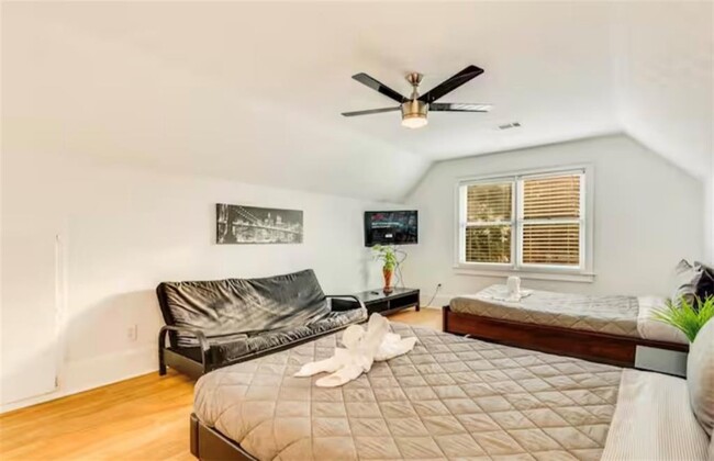 Building Photo - 1408 Aramore Dr SE
