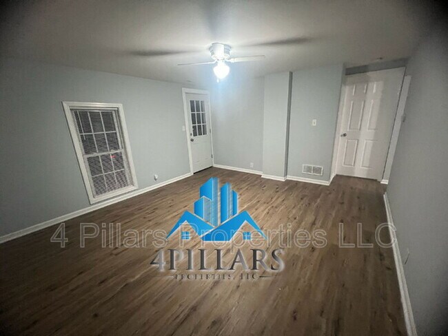 Building Photo - 162 W Commercial Ave