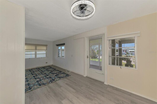 Building Photo - 226 3rd St E