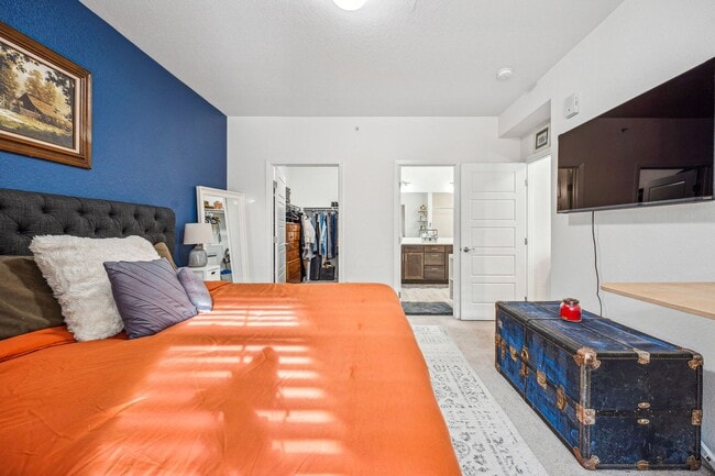 Building Photo - Spacious and Bright Modern 3-Bedroom Condo in Parker!