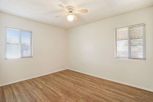Building Photo - 677 N Tulare Way