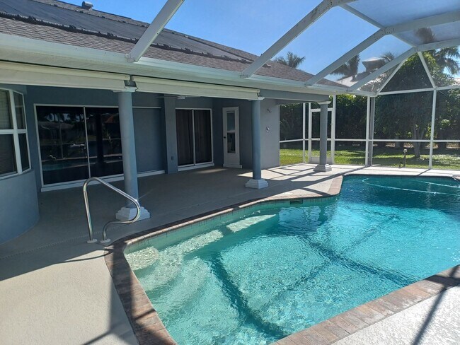 Building Photo - 4416 SW 24th Ave