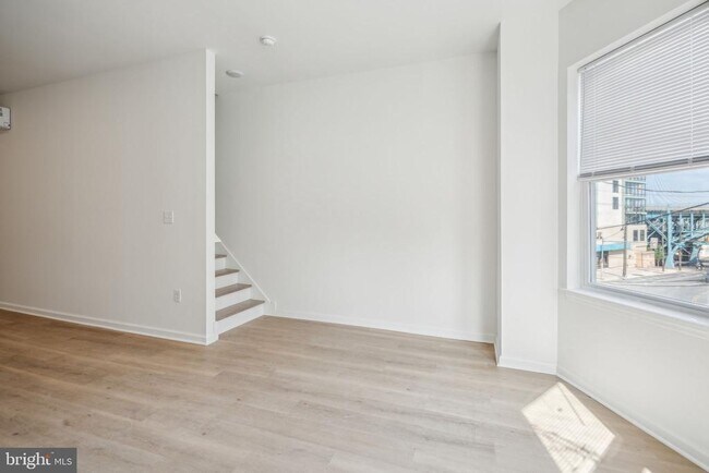 Primary Photo - 321 E Lehigh Ave