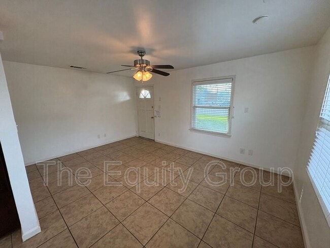 Building Photo - 812 S Burke St