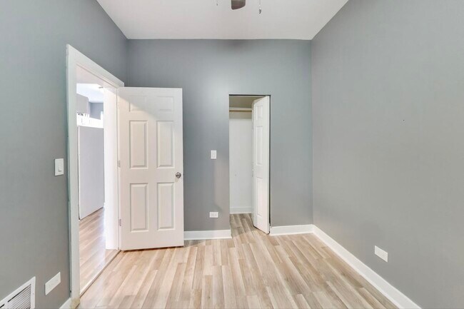 Building Photo - 6624 S Rhodes Ave