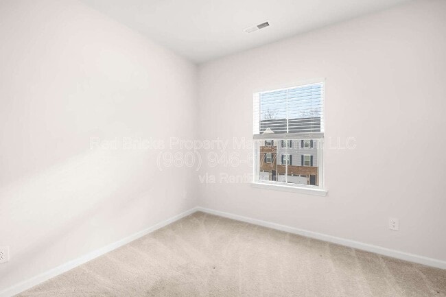 Building Photo - 2620 Grantham Place Dr