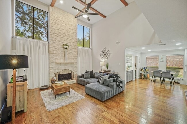 Building Photo - 15831 Ridge Park Dr