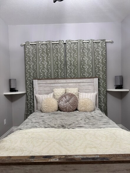 Building Photo - 7500 E Ashmore Ave