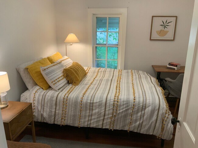 Building Photo - Masterfully renovated 1898 bungalow Chautauqua Park
