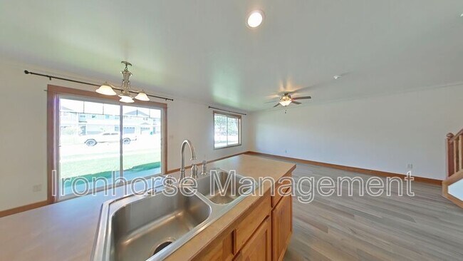Building Photo - 5471 Glenellen Dr
