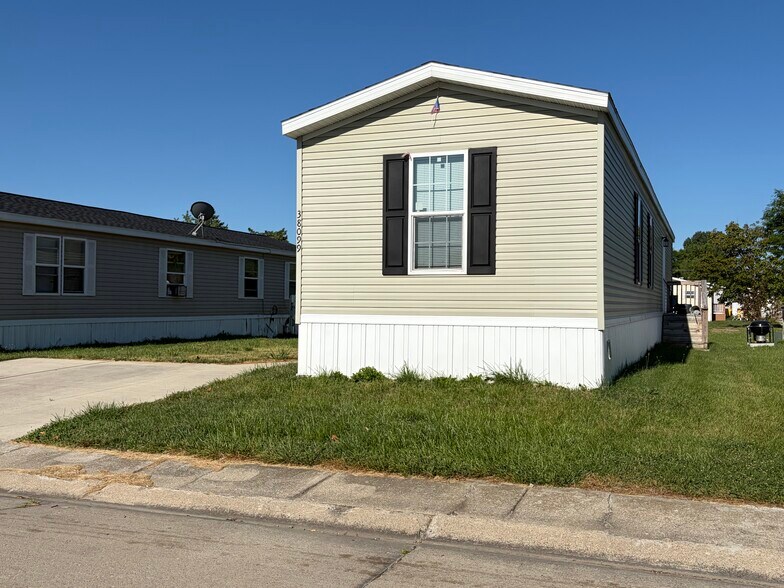 Building Photo - 38099 Johannes Dr