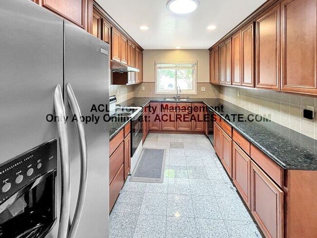 Building Photo - Bright 3-Bed, 2-Bath Hayward Hills Home wi...