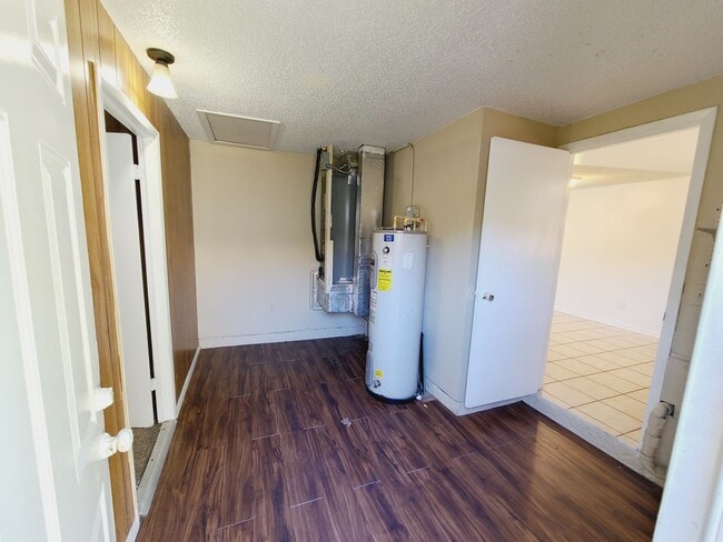 Building Photo - Charming Four Bedroom One Bathroom House p...