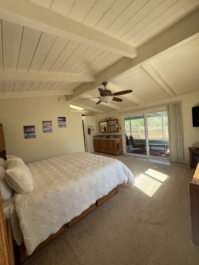 Building Photo - 5360 El Arbol Dr