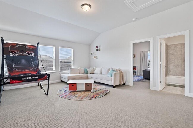 Building Photo - 134 Longmire Cv