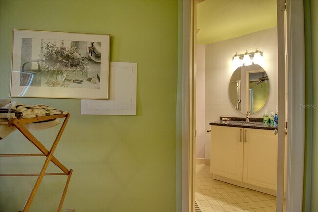 Building Photo - 6059 Bahia Del Mar Blvd S