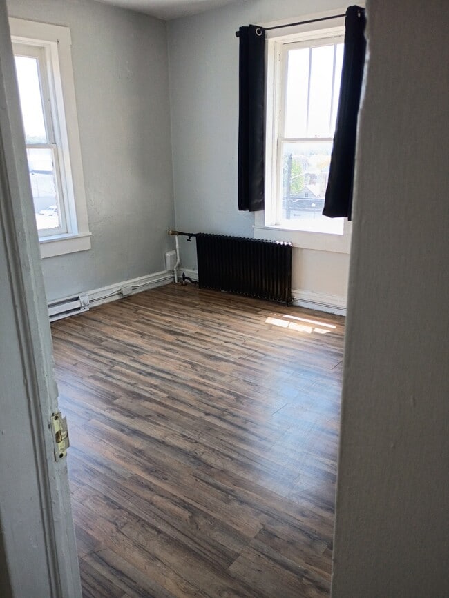Building Photo - 207 S Maple Ave