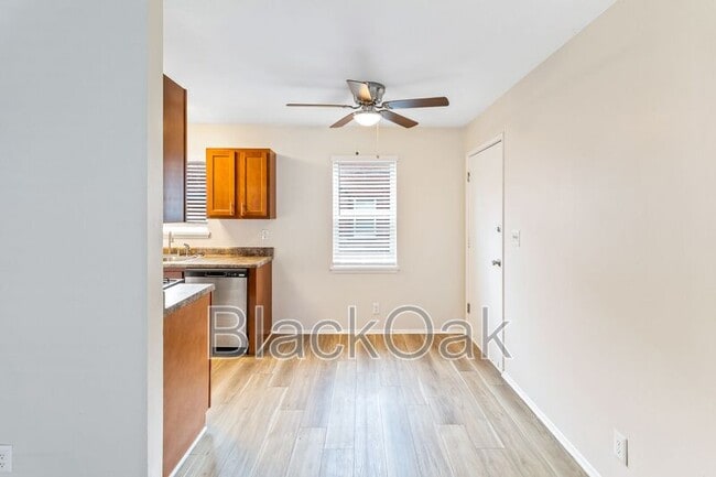 Building Photo - 632 E Kentucky St
