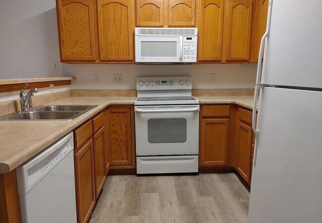 Building Photo - 50 Thistle Ct