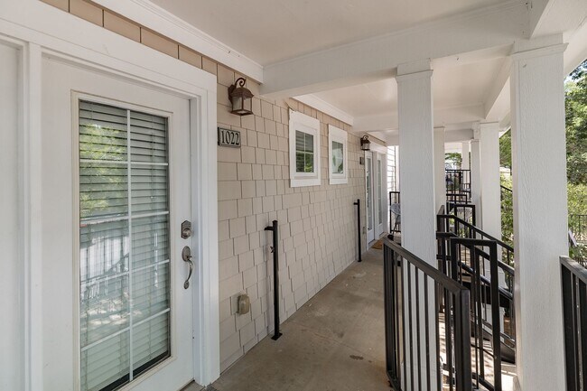 Building Photo - 3-Bedroom Townhouse in the Summit of Athens