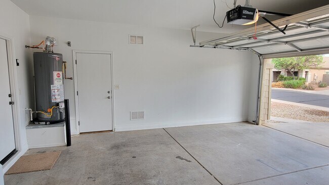 Building Photo - 4437 E Firestone Dr