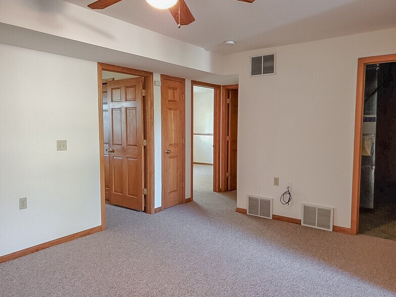 Building Photo - 5707 Lake Edge Rd