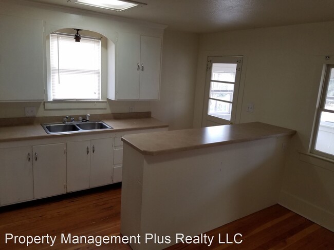 Building Photo - 3 br, 1 bath House - 156 Sunset