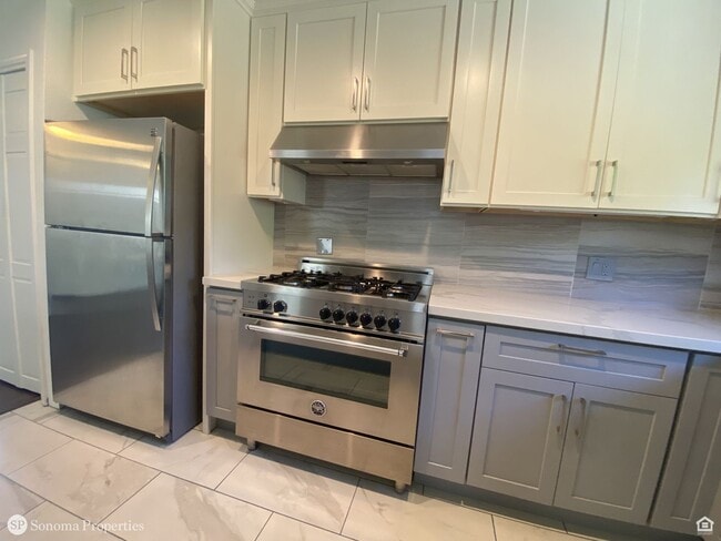 Building Photo - 3bd/2ba Single-Level Home - Close to Downt...