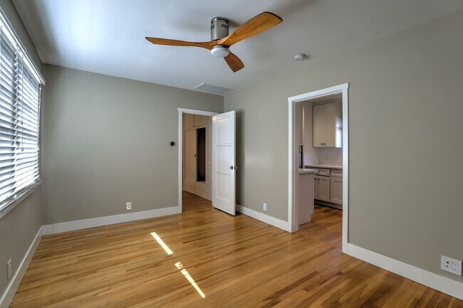 Building Photo - Olive (451-453)