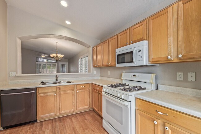 Building Photo - New Listing in Surprise