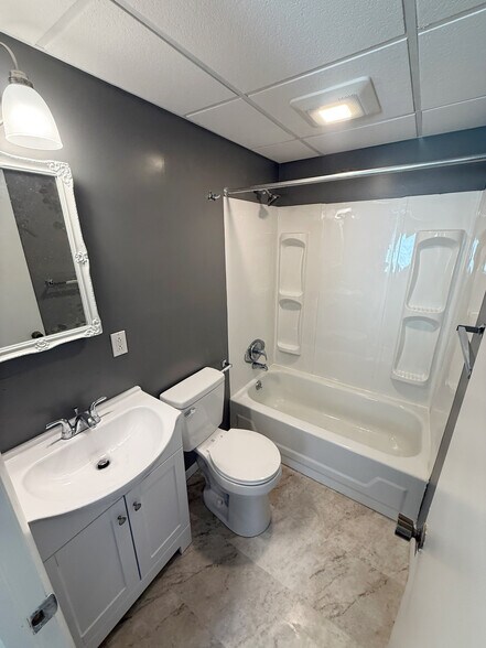 Building Photo - 49 Lynwood Ave