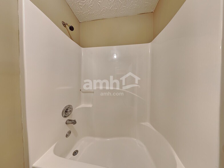 Building Photo - 123 W Skyline Vw