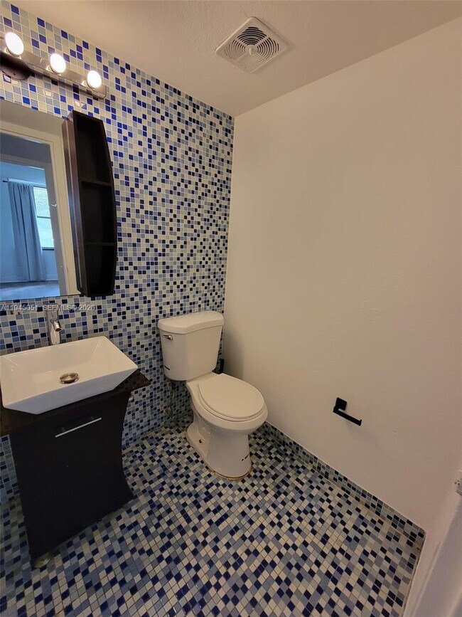 Building Photo - 1800 Sans Souci Blvd