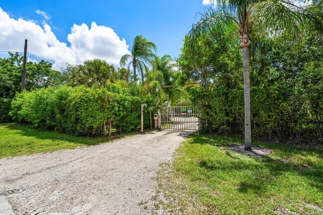 Primary Photo - 4985 Gulfstream Rd