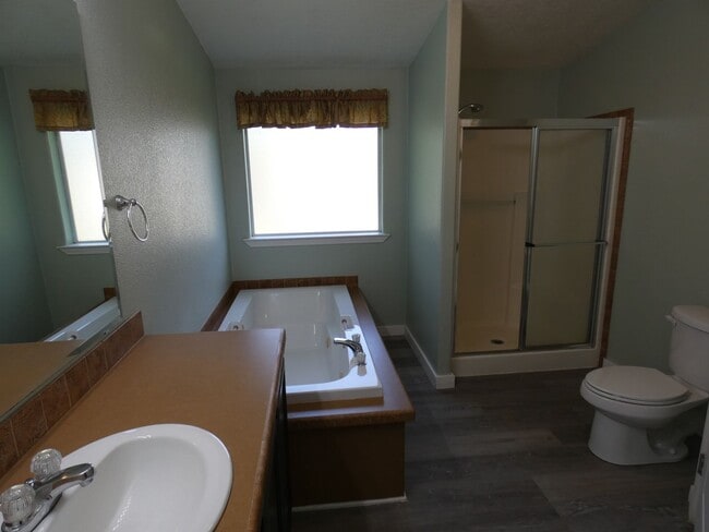 Building Photo - 522 S Alder Ln